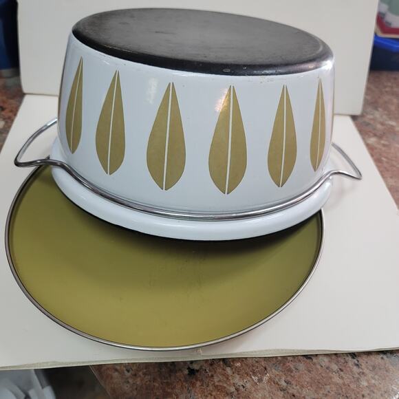 Catherine Holm Larhe covered pot handles green cream MCM 4 qt. dutch oven enamel - Picture 5 of 8